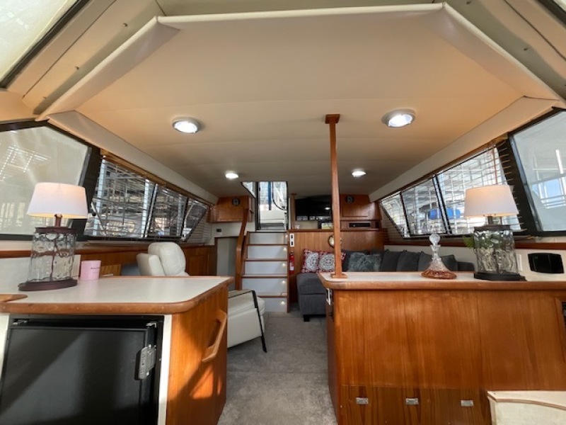21 Silver Linings 1994 Carver 370 AC Salon 3