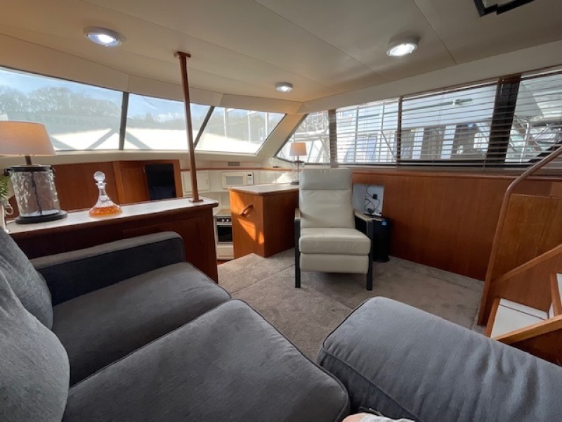 17 Silver Linings 1994 Carver 370 AC Salon 4