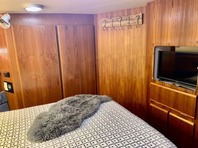 38 Silver Linings 1994 Carver 370 AC Aft Cabin 6