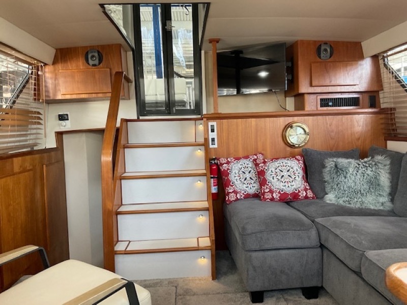 20 Silver Linings 1994 Carver 370 AC Salon 9