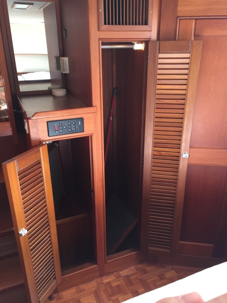 1990 Grand Banks Classic 42