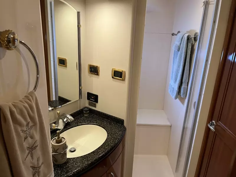 2005 Carver 56 voyager