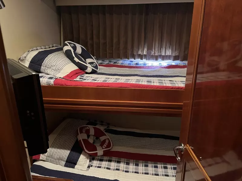 2005 Carver 56 voyager