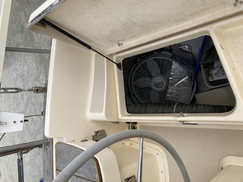Port aft hatch/storage