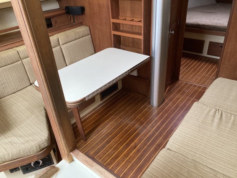 Port settee