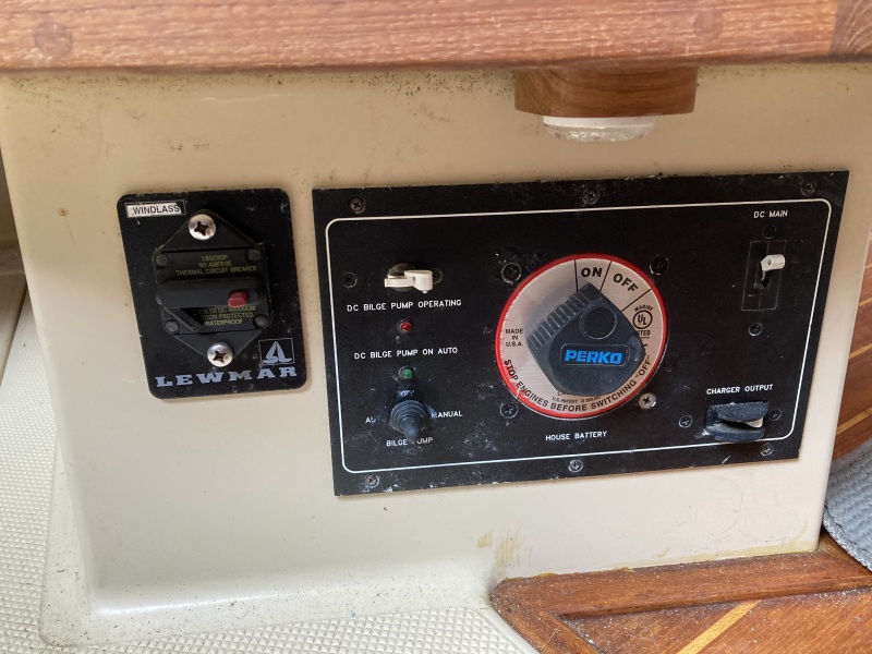 Battery master switch