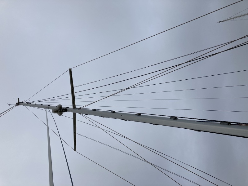 Mast, rigging, radar reflector