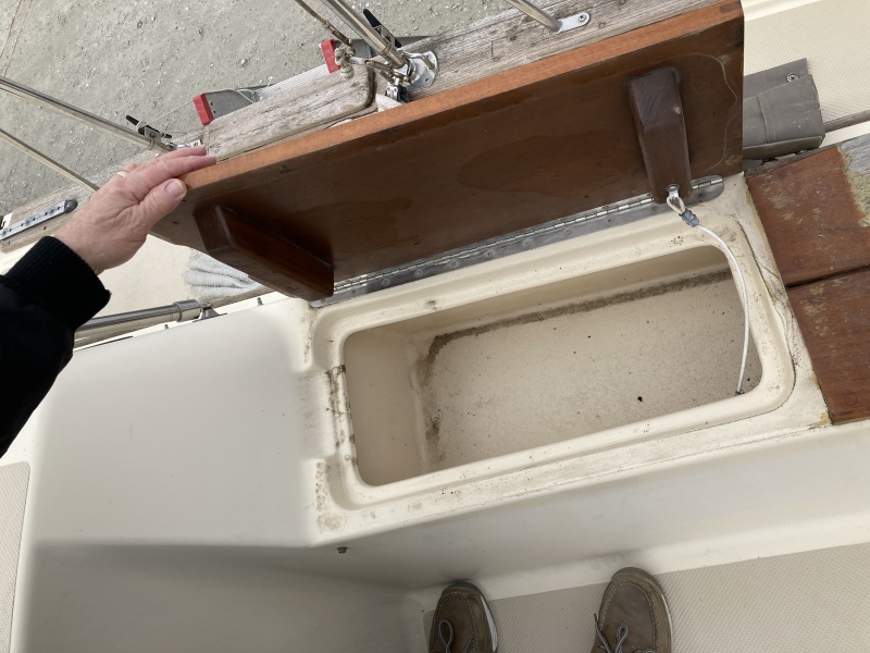 Fwd cockpit storage P&S