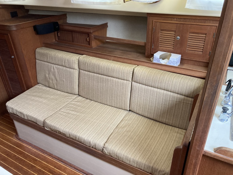 Stbd settee