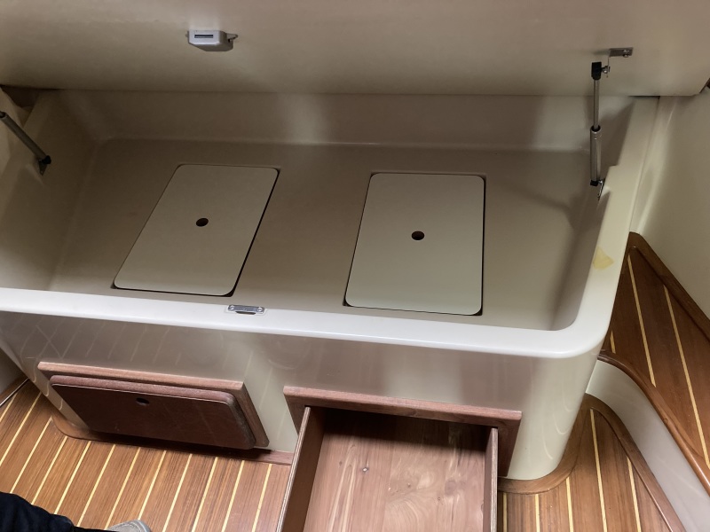 Two levels of storage under fwd berth