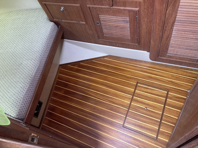 Port aft cabin