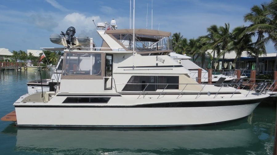 48' Camargue starboard profile