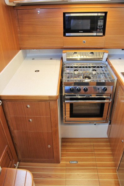 2018 Catalina 425