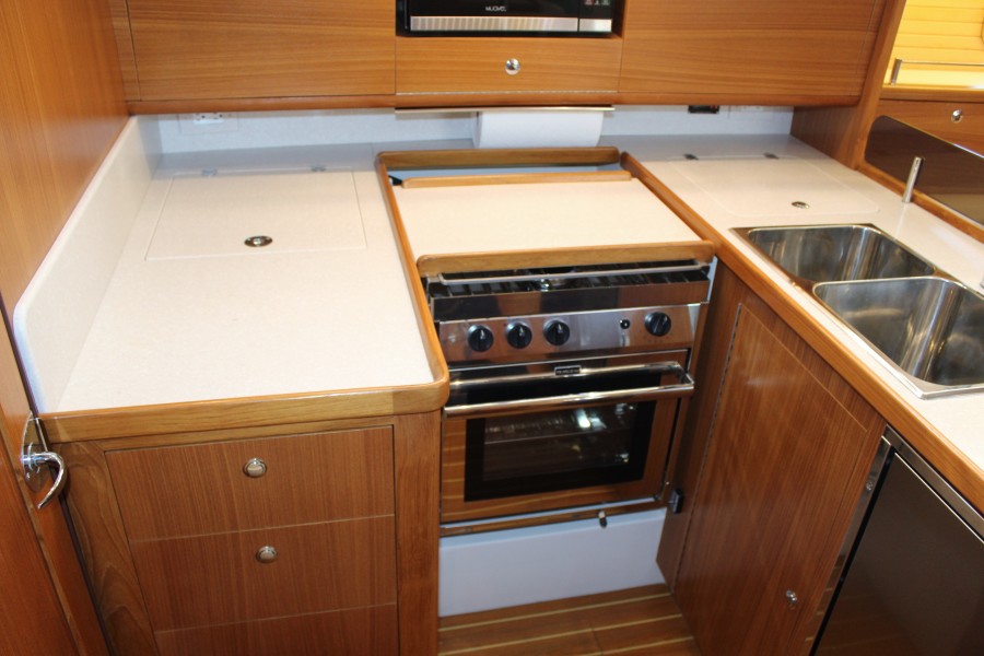 2018 Catalina 425