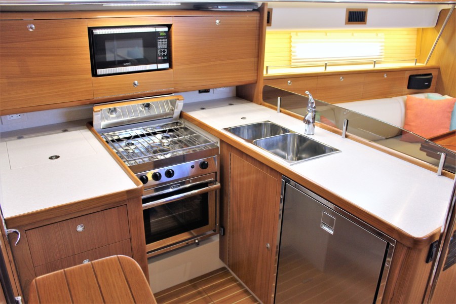 2018 Catalina 425
