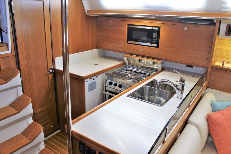 2018 Catalina 425