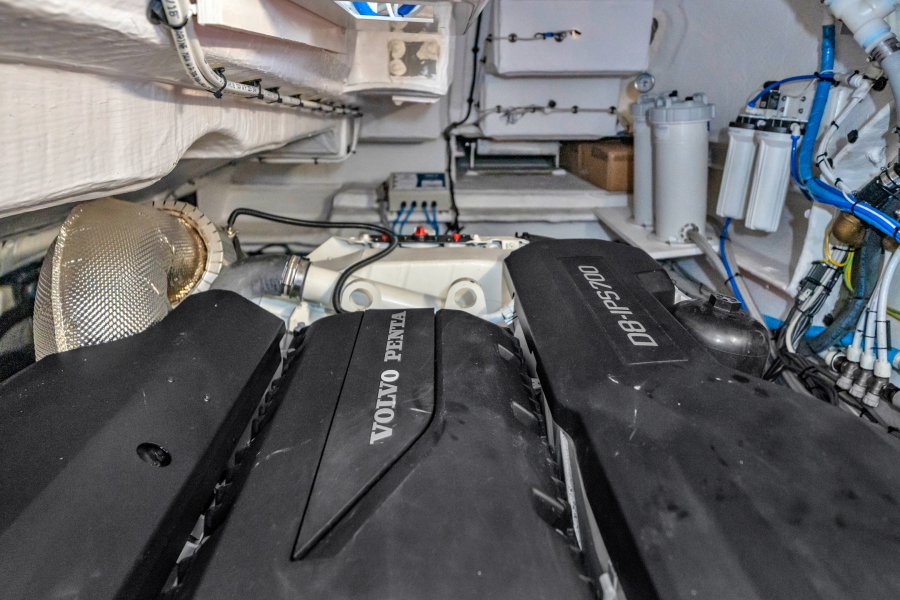 Azimut 60 - Why Knot - Engine Room