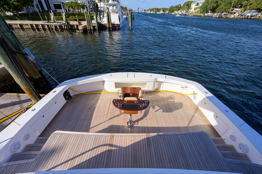 Viking 92 SWEET TUNA - Cockpit