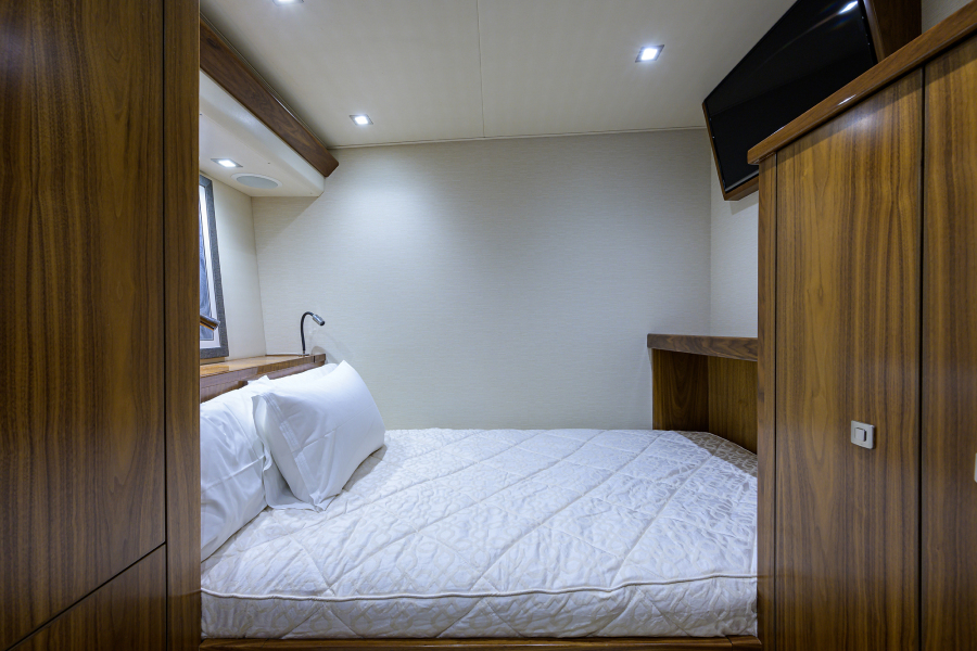 Viking 92 SWEET TUNA - Mid Port Stateroom