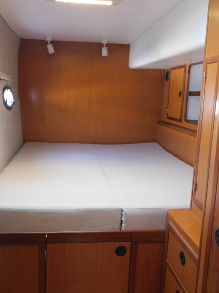 2005 Manta 44 Power Cat