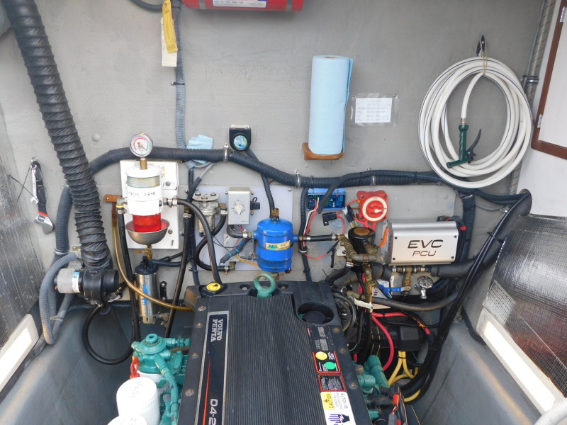 2005 Manta 44 Power Cat