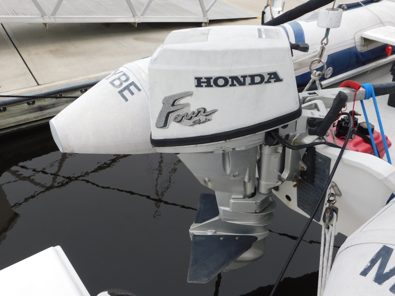 2005 Manta 44 Power Cat