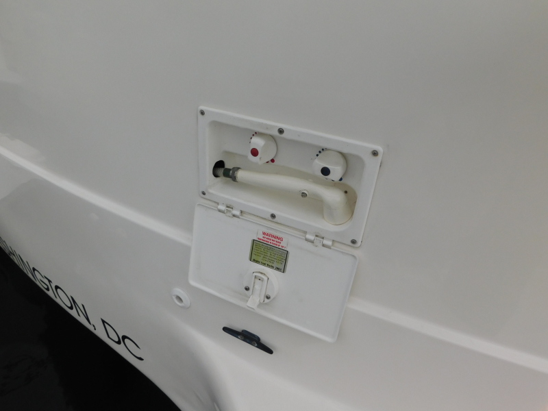 2005 Manta 44 Power Cat