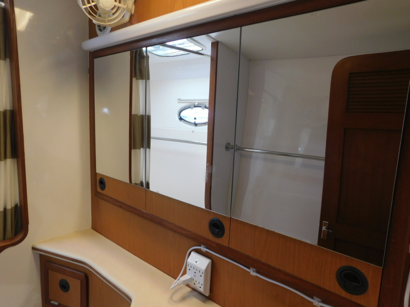 2005 Manta 44 Power Cat