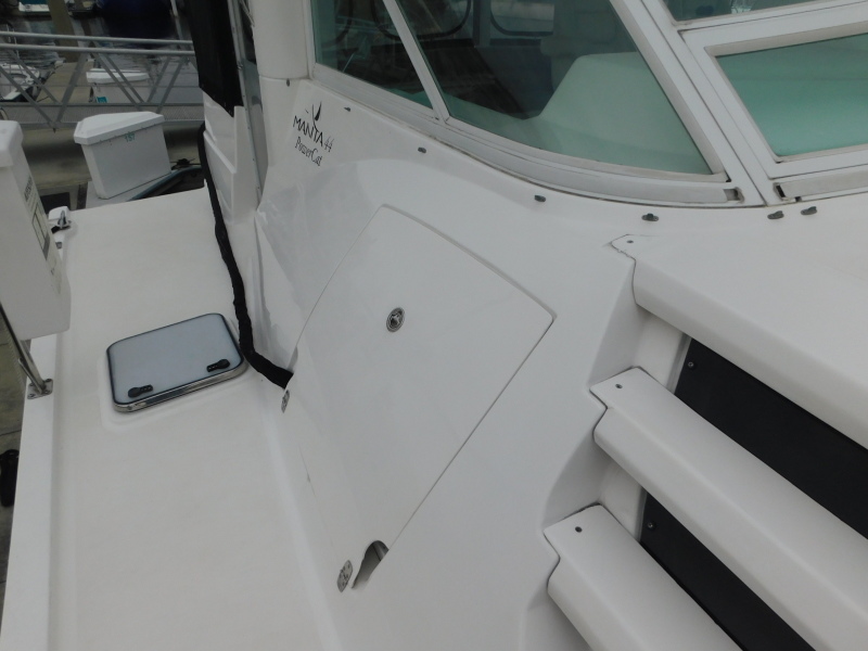 2005 Manta 44 Power Cat