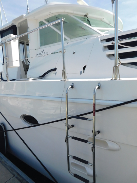 2005 Manta 44 Power Cat