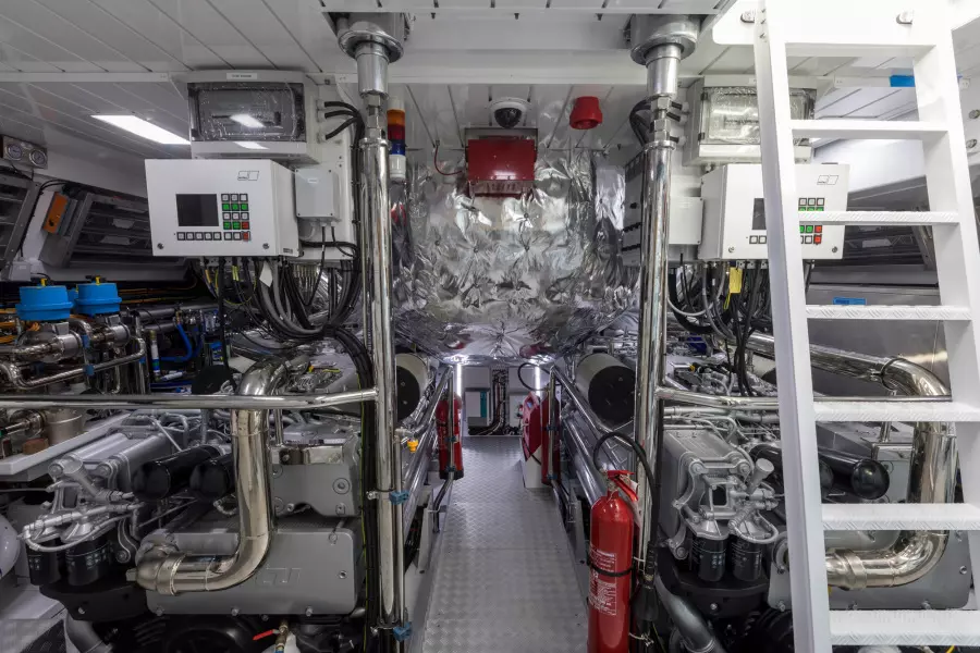 LD_engine Room_170920_0008