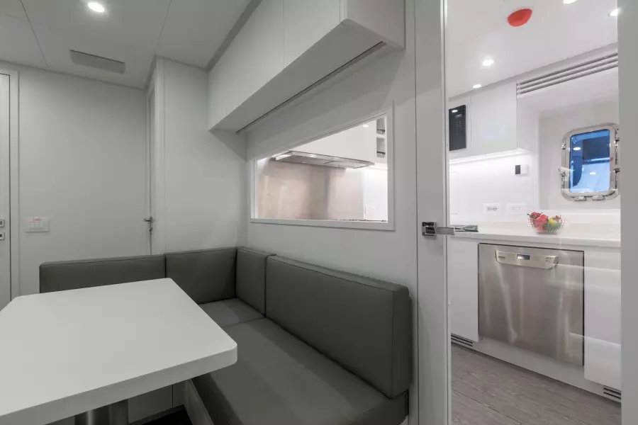 LD_galley & Dinette_170920_0025