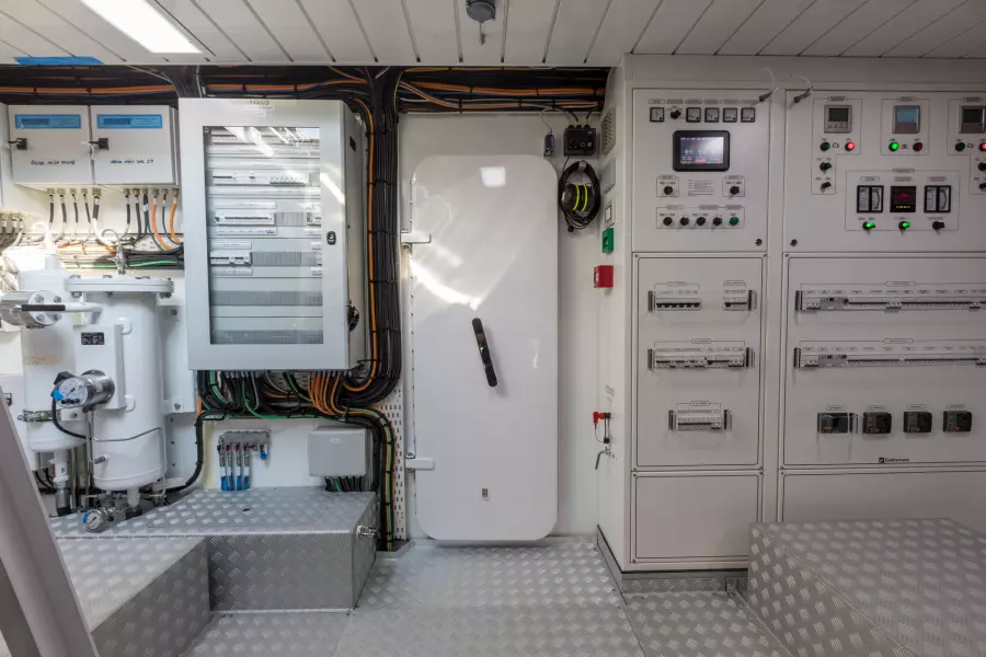 LD_engine Room_170920_0017