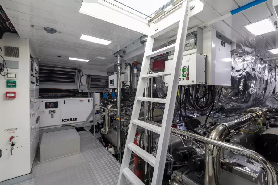 LD_engine Room_170920_0011