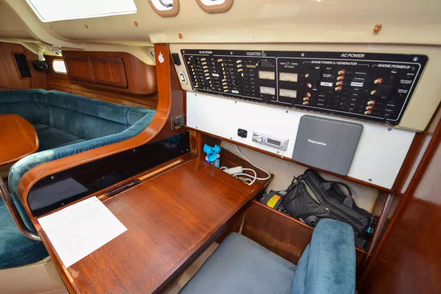 1996 Hunter 430
