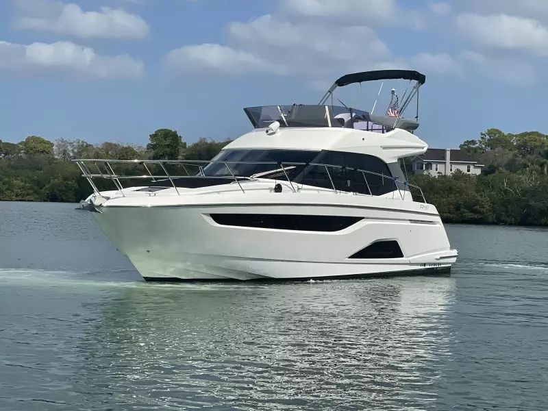 2018 Bavaria R40FLY