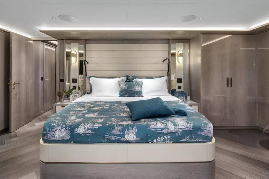 Sirena 88 On Deck Master