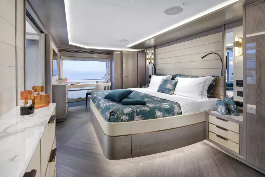 Sirena 88 On Deck Master