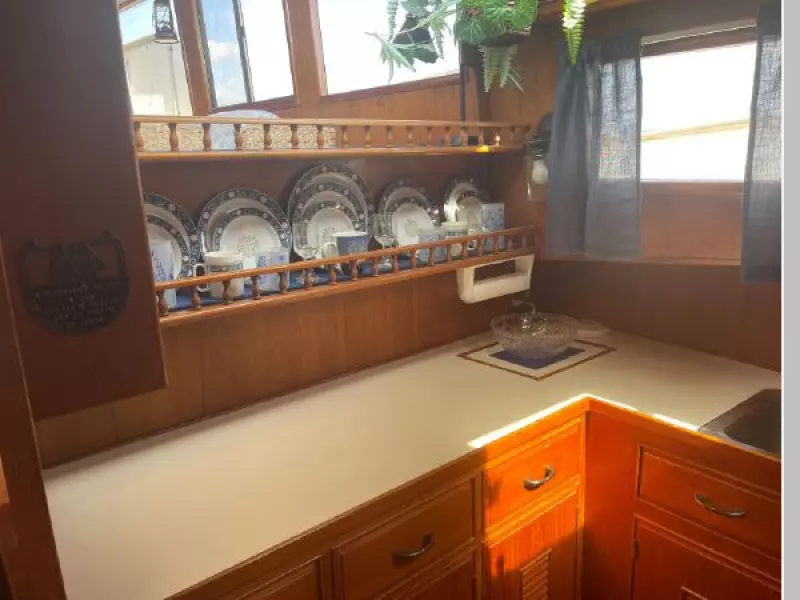 1986 Marine Trader 44 Sundeck