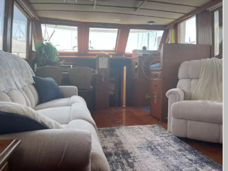 1986 Marine Trader 44 Sundeck