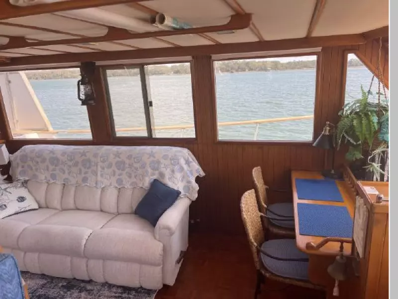 1986 Marine Trader 44 Sundeck
