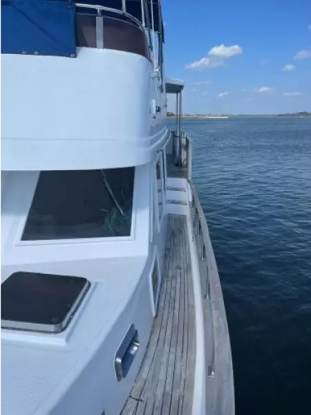 1986 Marine Trader 44 Sundeck