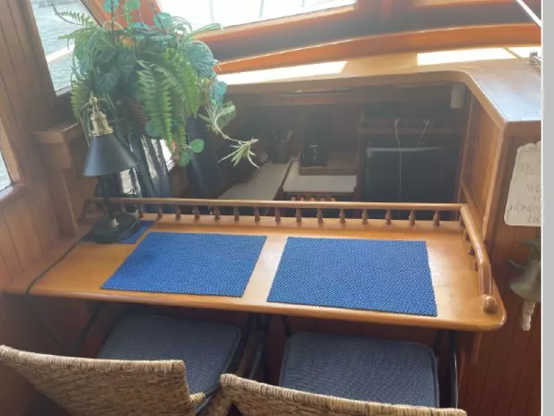 1986 Marine Trader 44 Sundeck