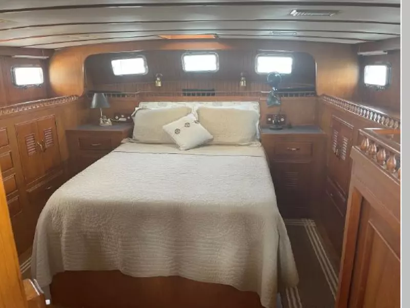 1986 Marine Trader 44 Sundeck