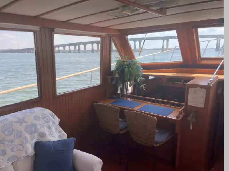 1986 Marine Trader 44 Sundeck
