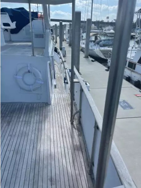 1986 Marine Trader 44 Sundeck