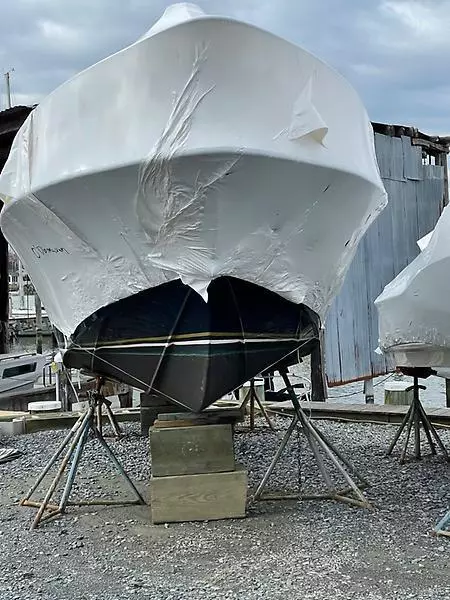 1993 Mako 211