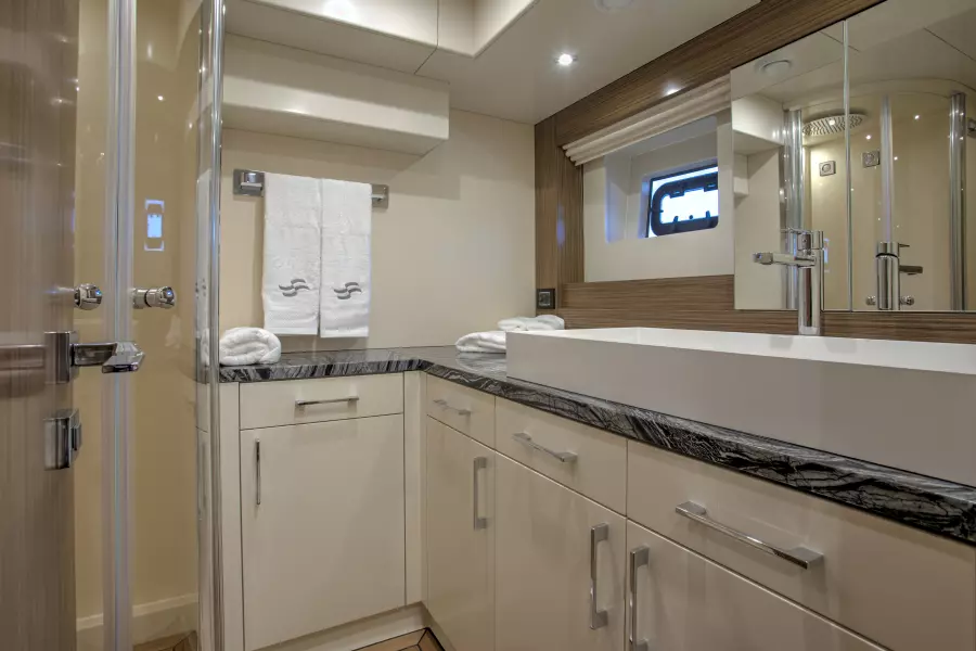 Sirena 58 Coupe Forward Master Head