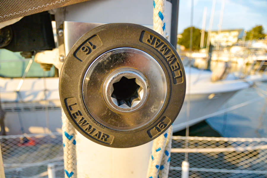 Winch mast starboard 