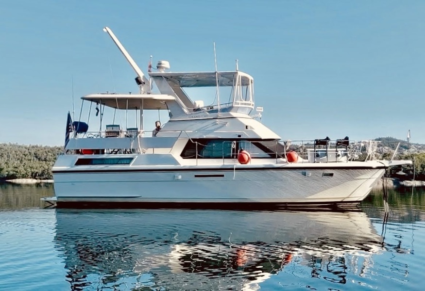 40' Hatteras starboard profile1